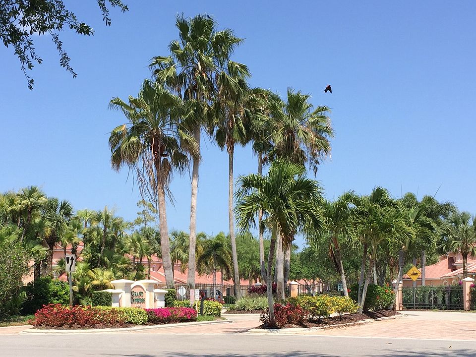 Entrance to Grand Cypress Dr