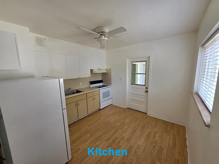 1611 Canterbury Rd N — Photo 7