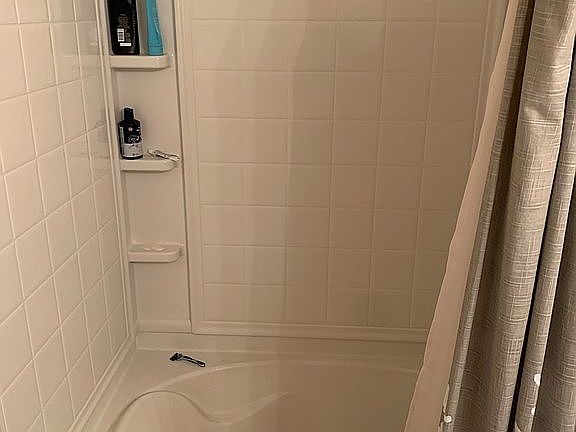 4th image of 4207 NE 15th Pl