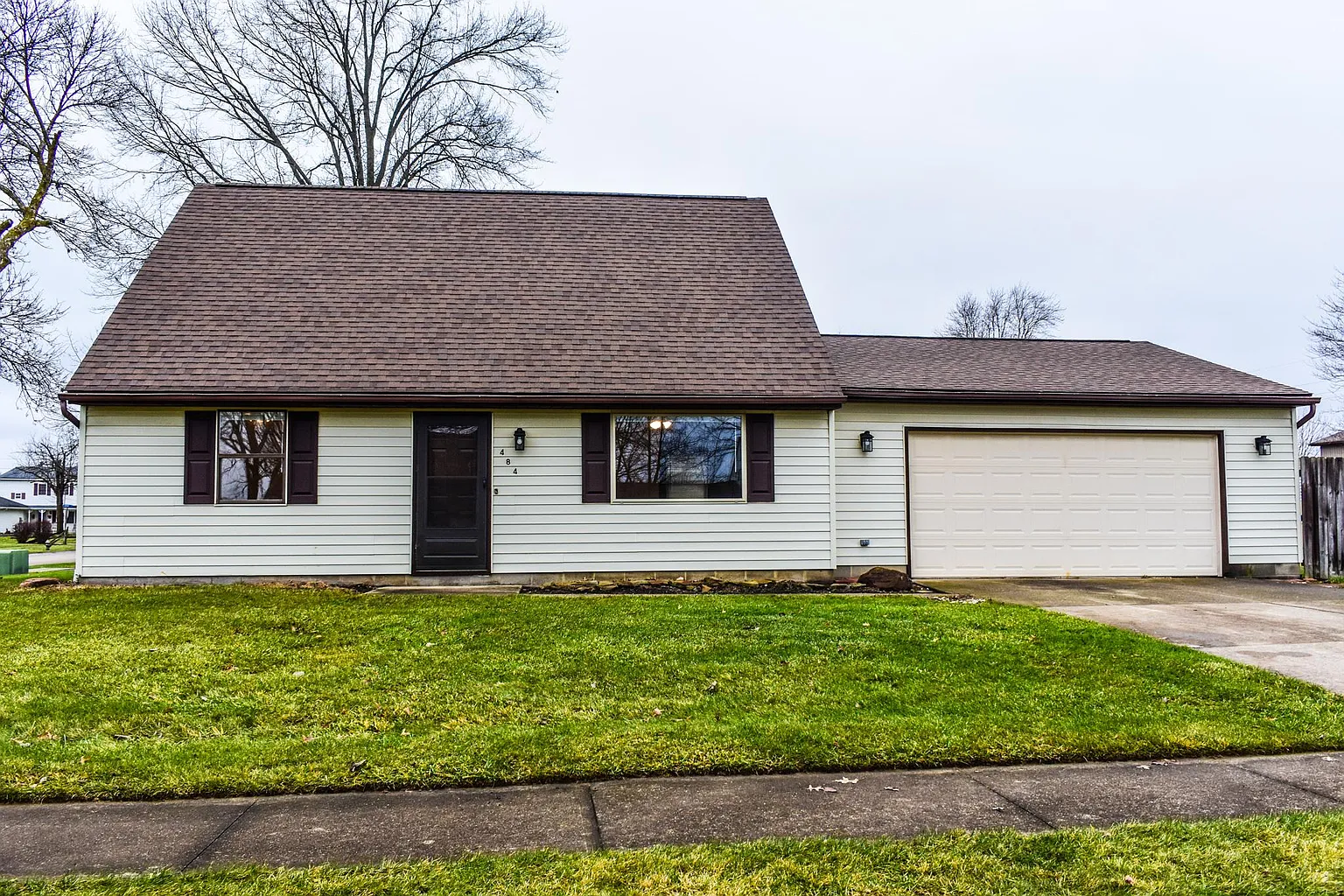 484 Carol Ln photo 1