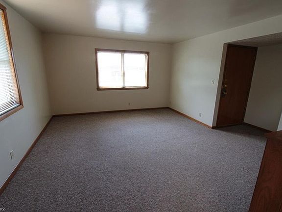 2nd image of 760 Linden Ave APT A