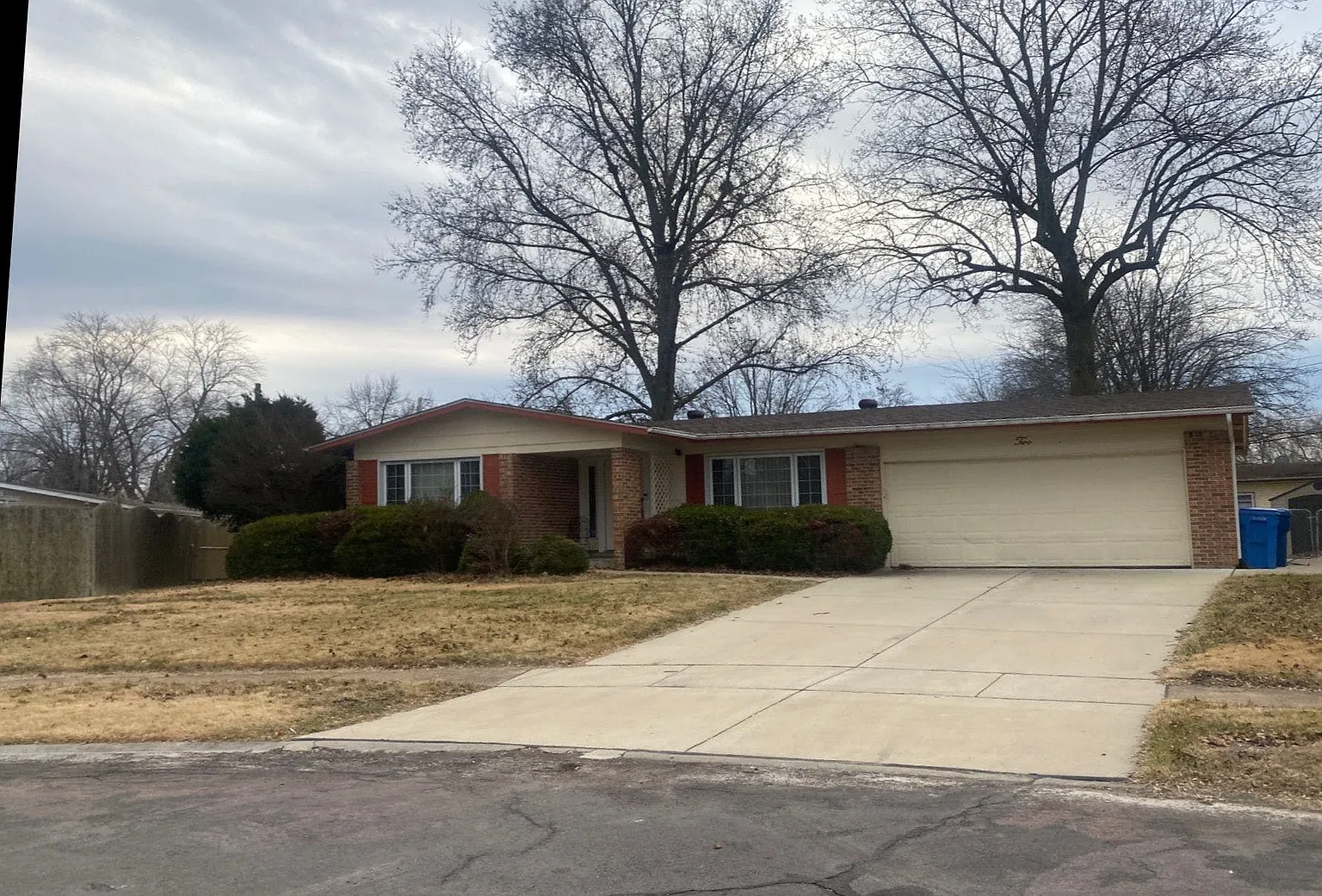 3 Colonial Ct photo 1