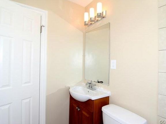 4th image of 6212 Ibbetson Ave