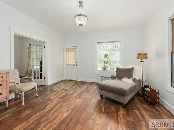 4th image of 327 N Water Ave