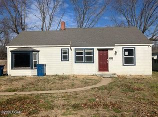 828 Stratford Pl, Neosho, MO 64850