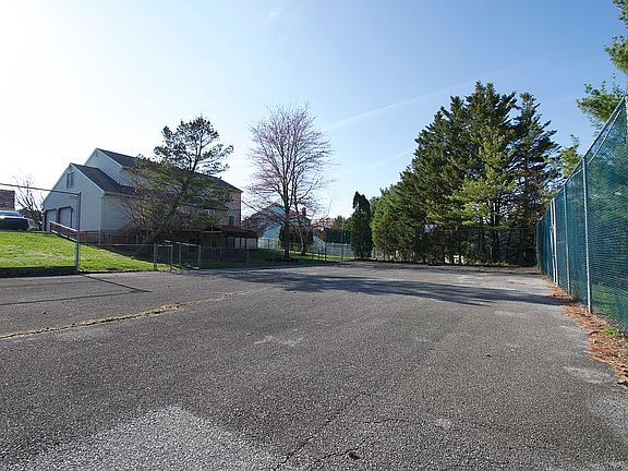 3rd image of 2909 Daniel Dr