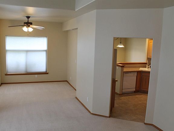 5th image of 431 Columbia Point Dr