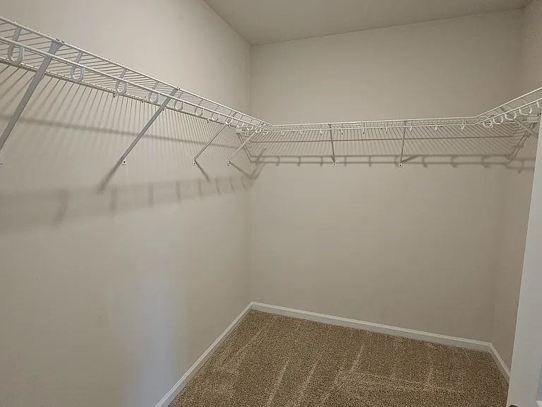 102 Mansfield Ct — Photo 16