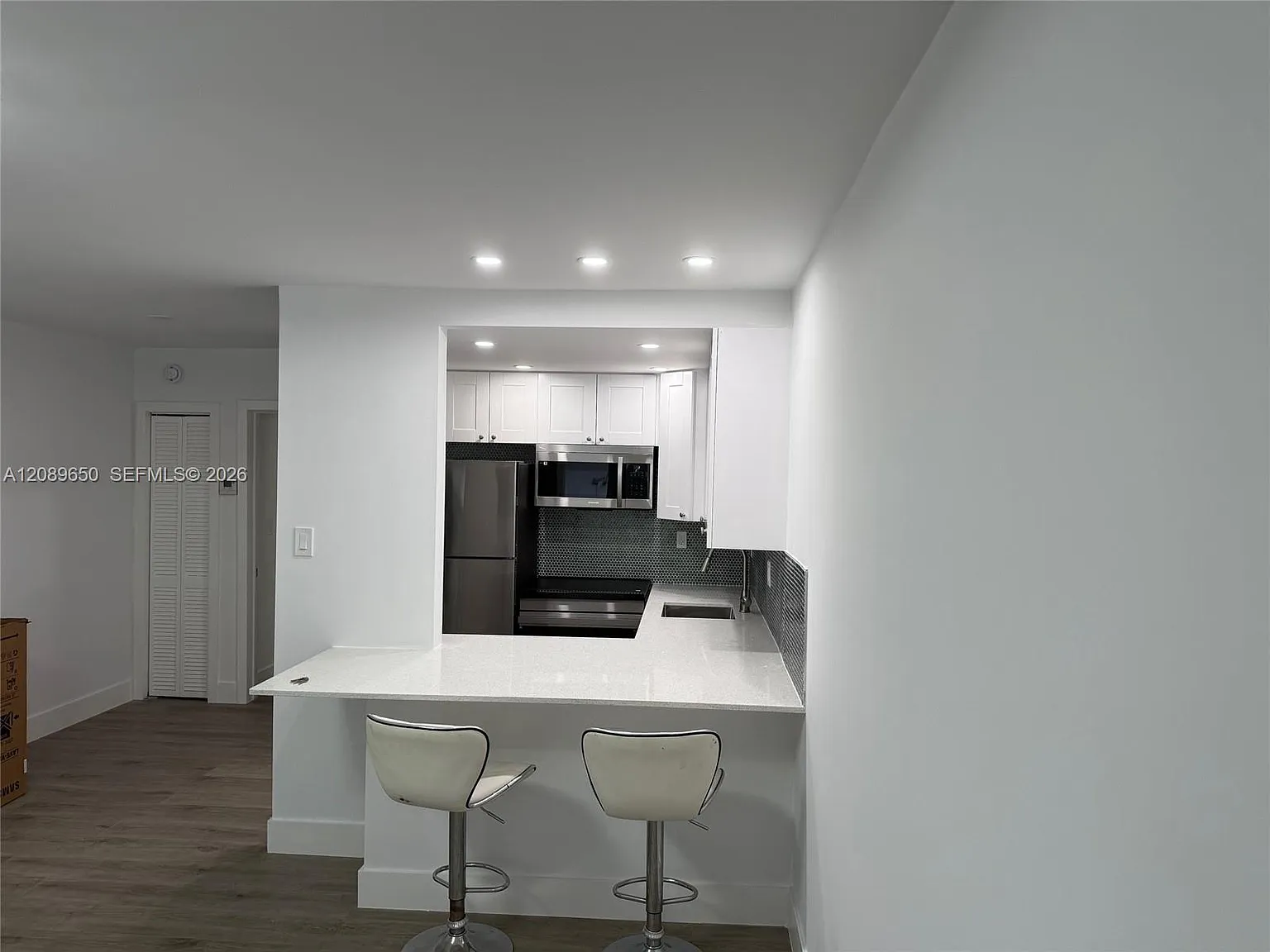 Plaza Condo — Photo 1