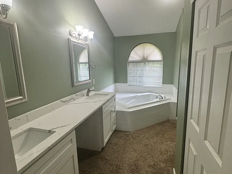 5698 Grantham Ln — Photo 6