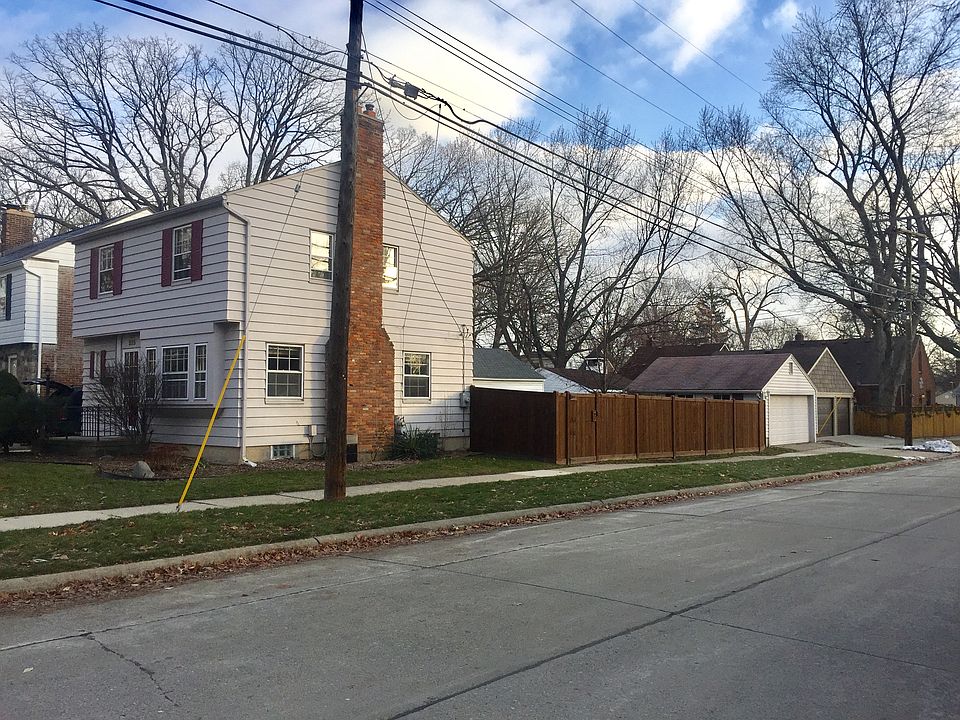 2 Car Detached Garage 