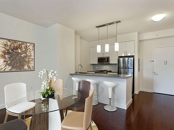 4th image of 81 Fleet Pl APT 4M