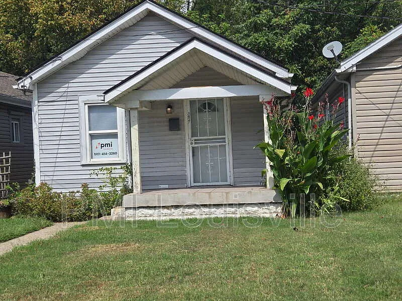 2 bed, 1.0 bath, 936 sqft, $895 — Photo 1