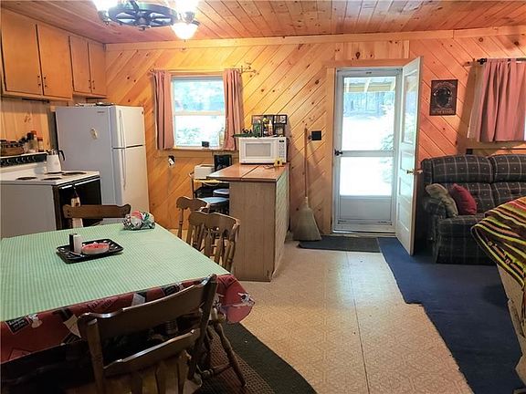 3rd image of 157 Acorn Ln