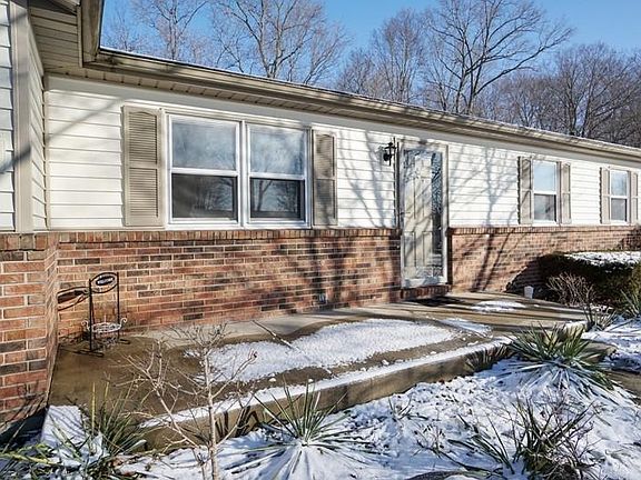 4th image of 924 Preston Dr