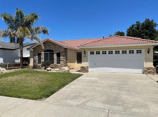 910 W Willow St, Hanford, CA 93230