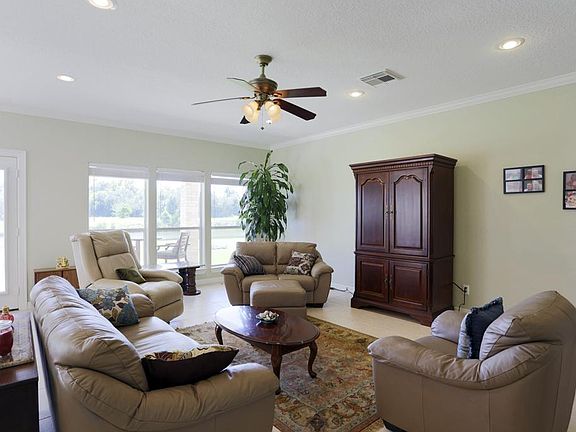 4th image of 8151 Meadowbrook Dr