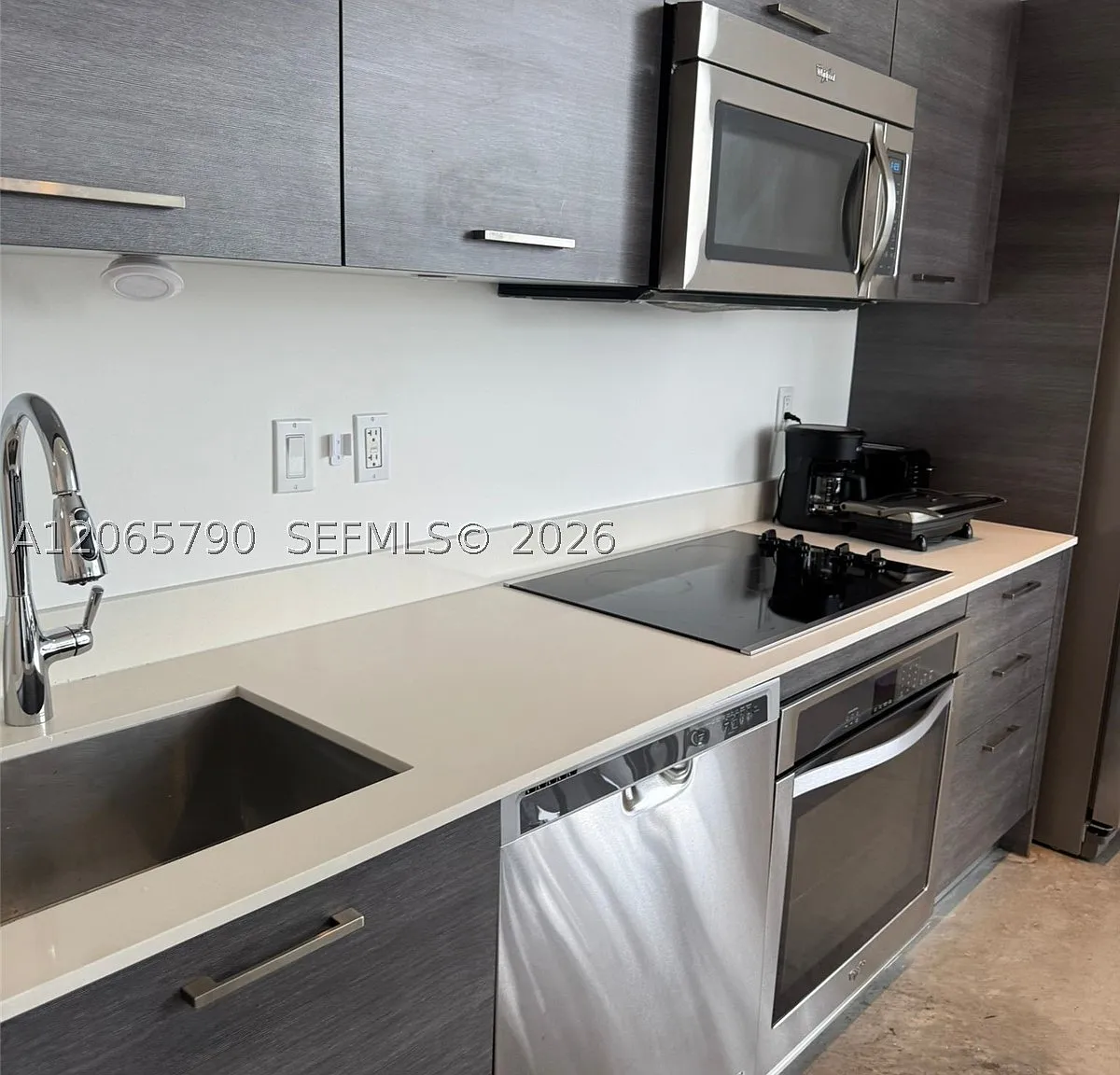 2 bed, 2.0 bath, 791 sqft, $3,800 — Photo 2