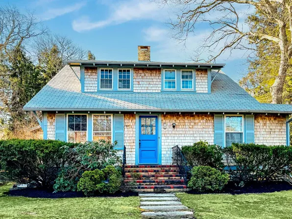 70 Tashmoo Ave, Tisbury, MA 02568