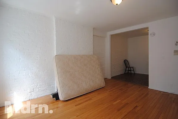 Rented by Mdrn Residential | media 16