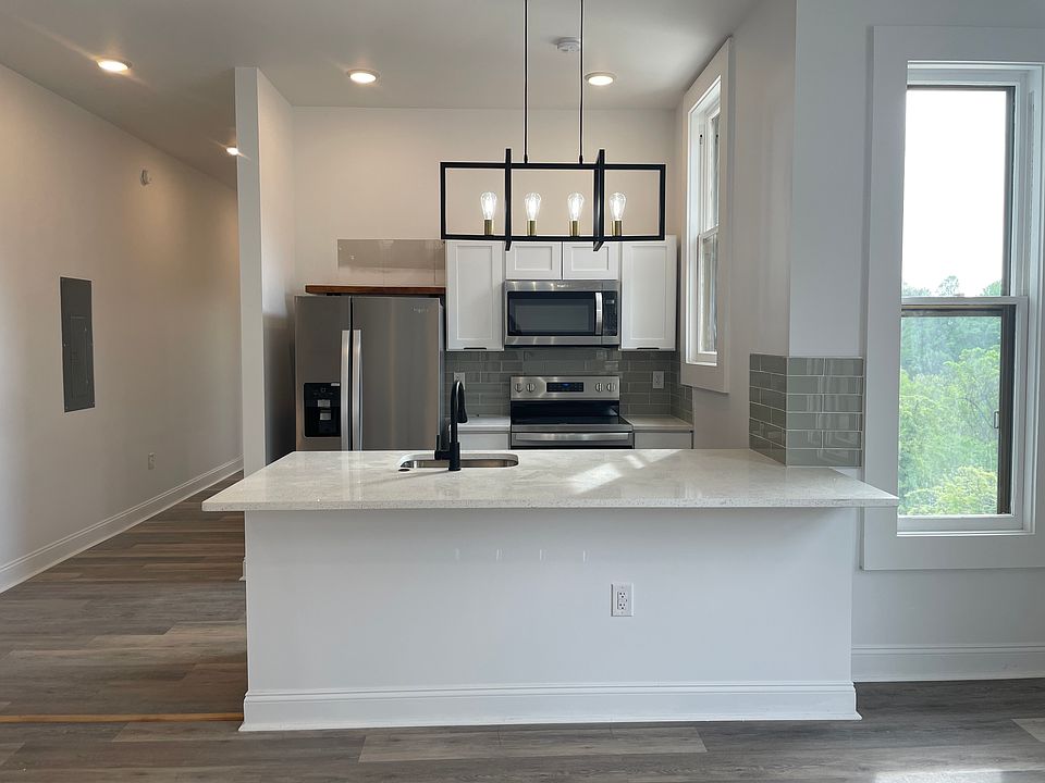 1st image of 433 Rivermont Ave #4