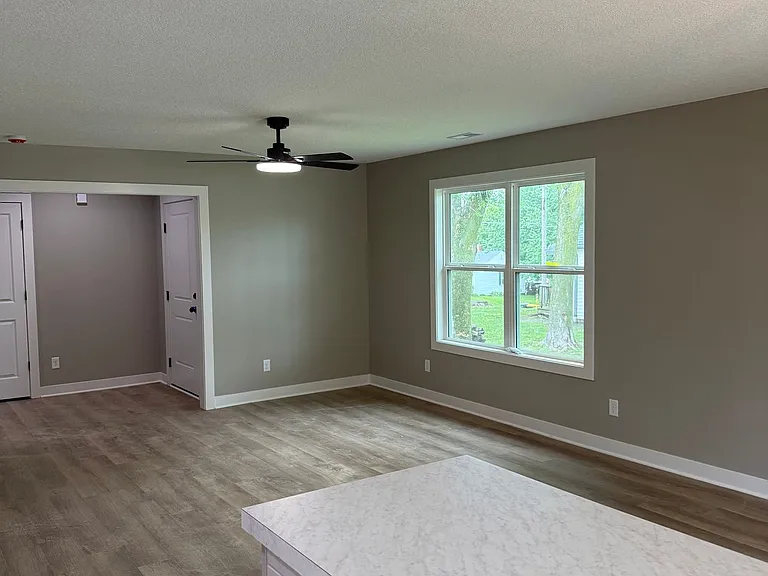 105 W Benton St #A — Photo 13