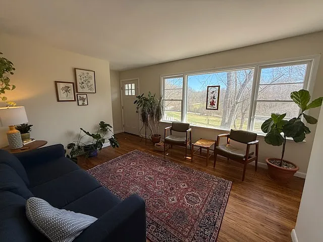 1216 Wilson Ave — Photo 3