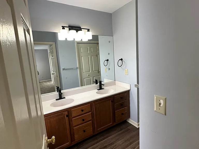 529-531 Big Bear Ln — Photo 11