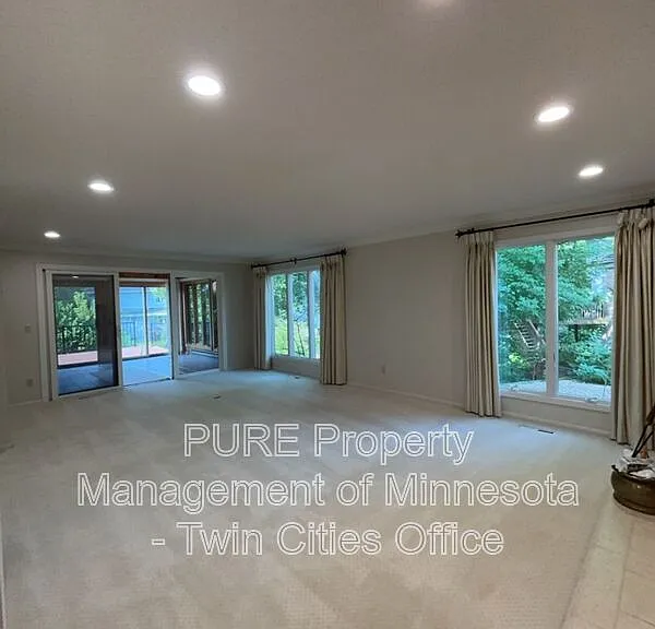 7420 Hyde Park Cir — Photo 11