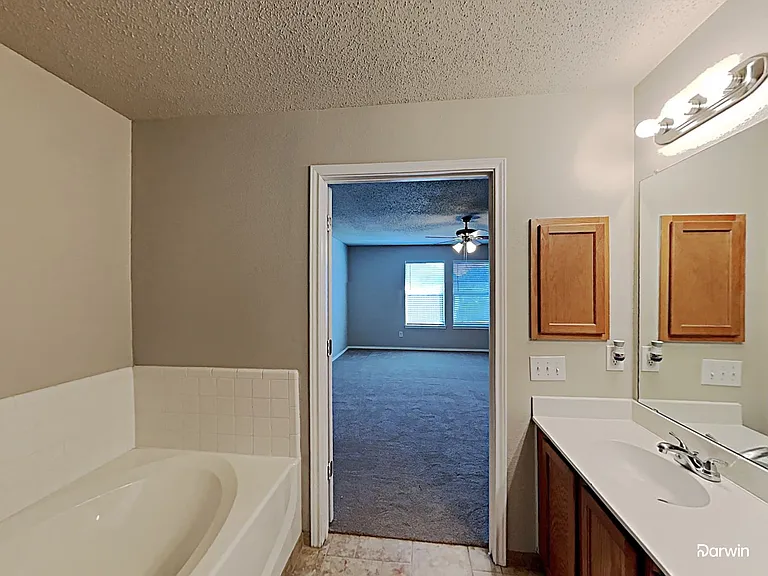 1210 Hampton Dr — Photo 9