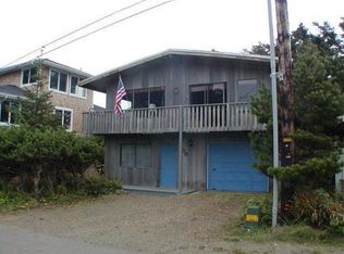 838 SW 9th St, Lincoln City, OR
