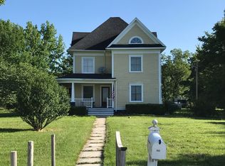 1205 E Benson Rd, Sturgeon, MO 65284