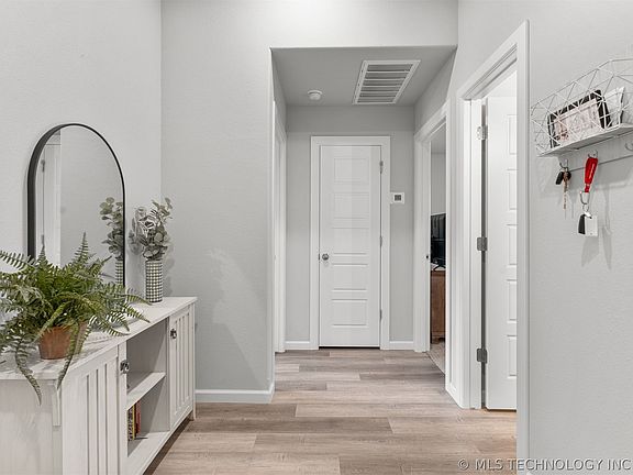 4th image of 14964 S Poplar Pl