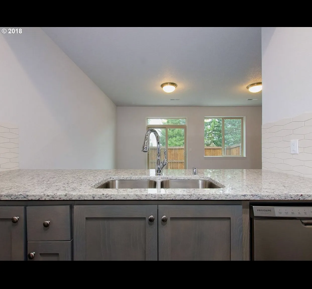 3 bed, 2.5 bath, 1749 sqft, $2,300 — Photo 2