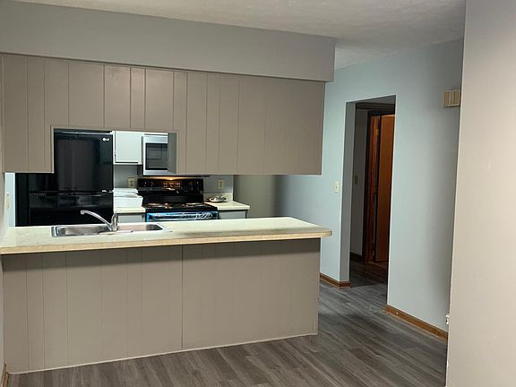 3rd image of 37 Maxwell Ct