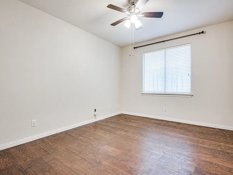 516 Cromwell Ct — Photo 10