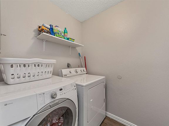 4th image of 2629 Berkshire Ln