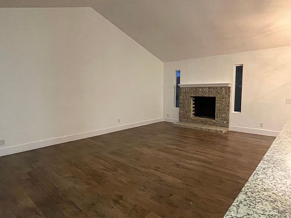 3rd image of 1403 E Mesa Park Dr