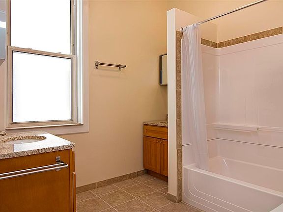 3rd image of 1914 N Fairfield Ave APT 2F