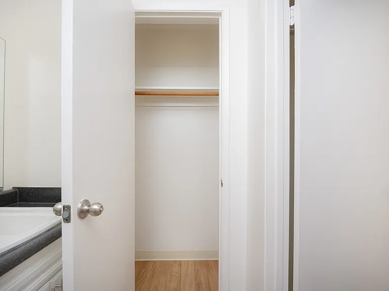 Ramona #51 ST bath_closet