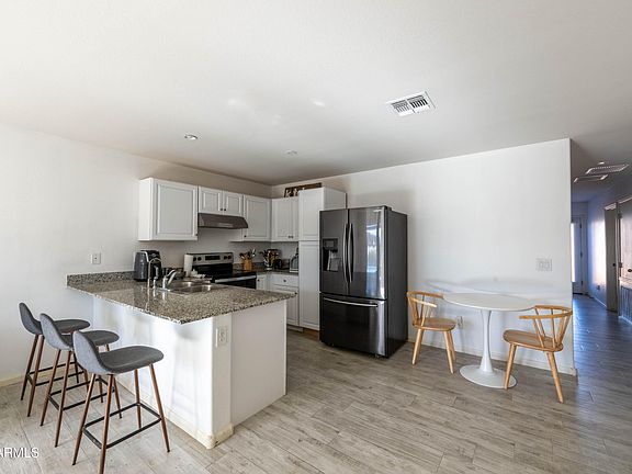 5th image of 122 E DEWEY Avenue