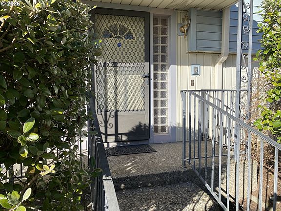 3rd image of 4115 SW Iowa St