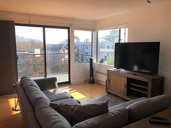 3rd image of 2404 Thorndyke Pl W APT 6
