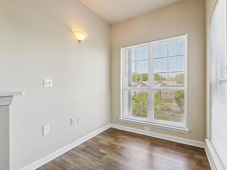 Brookside Park Apartments — Photo 80