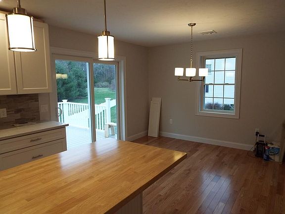 5th image of 113 Whitman St