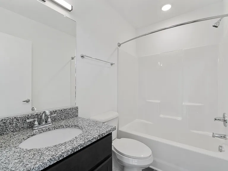 130 S Saratoga St — Photo 9