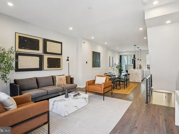 804 Fernon St, Philadelphia, PA 19148