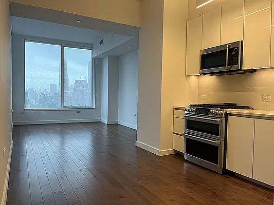 3rd image of 515 W 36th St APT 17J