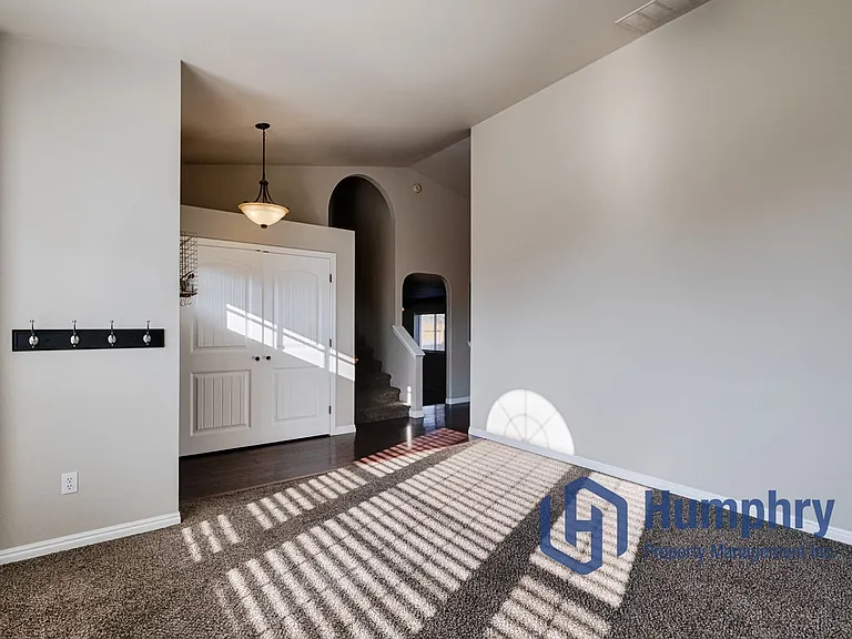 256 W Woodbury Dr — Photo 6