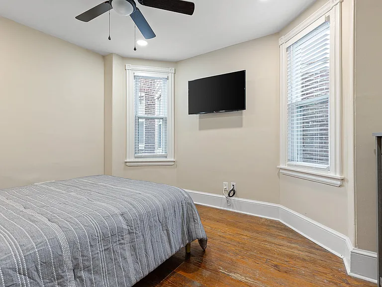 1519 W 6th St — Photo 11